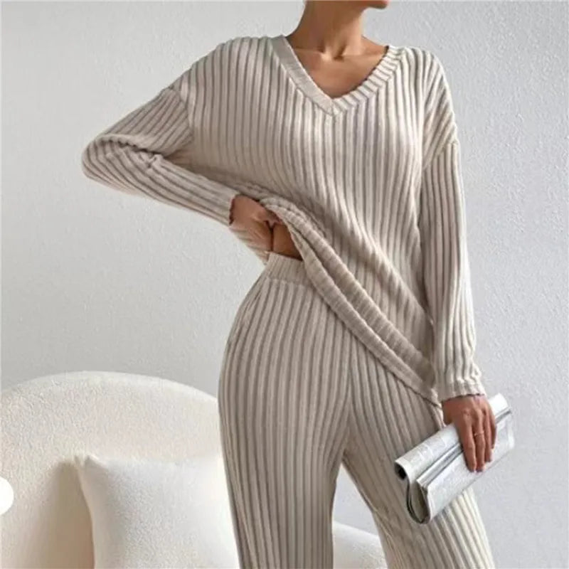 Women's 2-Piece Loungewear Set | Loose Fit | Striped Pattern | V-Neck | Comfortable Casual Wear | Relaxed Fit | Sleepwear