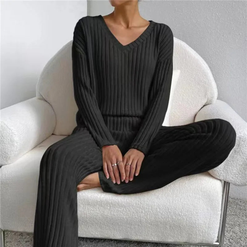 Women's 2-Piece Loungewear Set | Loose Fit | Striped Pattern | V-Neck | Comfortable Casual Wear | Relaxed Fit | Sleepwear