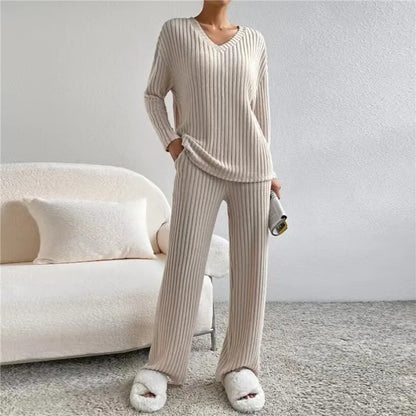 Women's 2-Piece Loungewear Set | Loose Fit | Striped Pattern | V-Neck | Comfortable Casual Wear | Relaxed Fit | Sleepwear