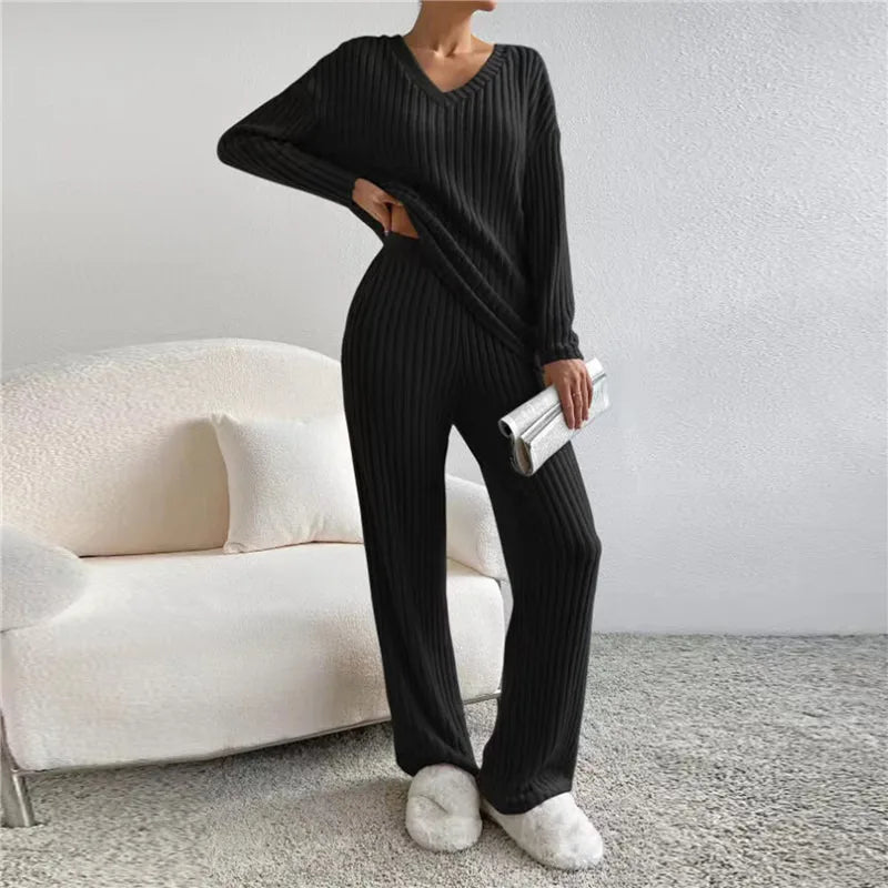 Women's 2-Piece Loungewear Set | Loose Fit | Striped Pattern | V-Neck | Comfortable Casual Wear | Relaxed Fit | Sleepwear